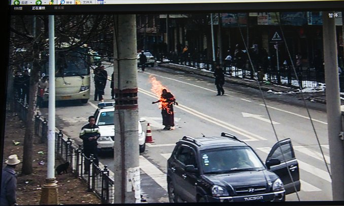 A screen shot of police video footage shows a monk setting himself on fire in 2009 outside a monastery in Aba, Sichuan Province. Photo: Li Hao/GT