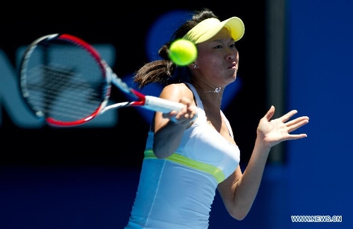 Samantha Stosur of Australia hits a return during her first round women's singles match against Samantha Stosur of Australia on the first day of 2013 Australian Open tennis tournament in Melbourne, Australia, Jan. 14, 2013. Chang Kai-chen lost 0-2. (Xinhua/Bai Xue) 