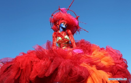 A performer takes part in the flowers parade during the 129th annual Nice Carnival parade, in Nice, southern France, March 2, 2013. (Xinhua/Gao Jing) 