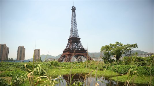 A replica of the Eiffel Tower is seen in a residential community in Hangzhou, Zhejiang Province on Wednesday. The neighborhood has been widely reported for constructing buildings in the French style. Photo: CFP