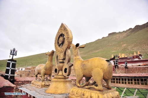 Photo taken on June 26, 2013 shows a view of the Naimu Temple in Zharen Town of Anduo County, southwest China's Tibet Autonomous Region. The Naimu Temple, built in 1840, belongs to the Gelugpa sect of the Tibetan Buddhism. (Xinhua/Liu Kun) 