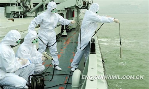 China’s first maritime CBRN (chemical, biological, radiological or nuclear) emergency rescue team under a submarine base of the North China Sea Fleet of the Navy of the Chinese People’s Liberation Army (PLAN) recently conducted the drill on such subjects as real-time monitoring, delineation of contaminated areas, sample collection and analysis, and decontamination of contaminated equipment, personnel and ground with new-type equipment in a sea area. (Chinamil.com.cn/ Yu Hang and Yu Haitao)