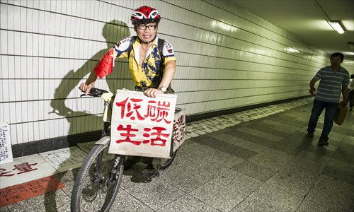 Xu Yunkun with his bicycle.