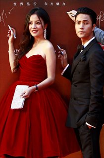 Chinese actress Zhao Wei (L) and actor Chen Kun pose for photos during the 15th Shanghai International Film Festival in Shanghai, east China, June 16, 2012.