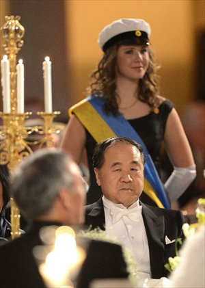 Chinese writer and Nobel Prize in Literature winner Mo Yan (C) attends an evening reception after Mo received Nobel Prize in Literature from Sweden's King Carl XVI Gustaf at the 2012 Nobel Prize ceremony in Stockholm, Sweden, December 10, 2012. Photo: Xinhua