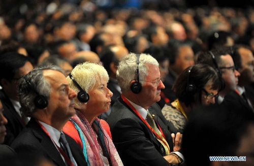 Attendees listen at the opening ceremony of the Boao Forum for Asia (BFA) Annual Conference 2013 in Boao, south China's Hainan Province, April 7, 2013. (Xinhua/Guo Cheng) 