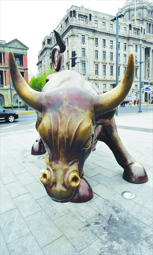 The 5,000-pound and 3.2-meter-high Bund Bull statue in the Bund Financial Square in Shanghai Photo: IC
