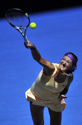 Victoria Azarenka of Belarus serves the ball during her first round women's singles match against Monica Niculescu of Romania on the second day of 2013 Australian Open tennis tournament in Melbourne, Australia, Jan. 15, 2013. Victoria Azarenka won 2-0 to enter the next round. (Xinhua/Chen Xiaowei) 
