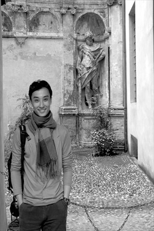 Main: Liu Xinran onstage starring in a Peking Opera production Inset: The actor as he appears without makeup Photos: Wang Kun 2