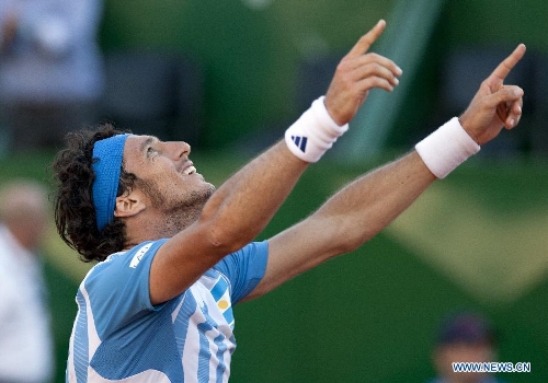 Argentina's Juan Monaco celebrates after the Davis Cup's quarter final match against Gilles Simon of France at Mary Teran de Weiss Stadium in Buenos Aires, capital of Argentina, on April 5, 2013. Juan Monaco won the match. (Xinhua/Martin Zabala)  
