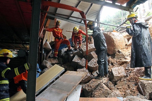 Rescuers work at the site of a landslide in Xiamen, southeast China's Fujian Province, May 16, 2013. Torrential rainfall triggered a landslide at the Qianpu Flea Market in Xiamen early May 16, causing one adult and two children dead. (Xinhua/Zeng Demeng)&nbsp; 
