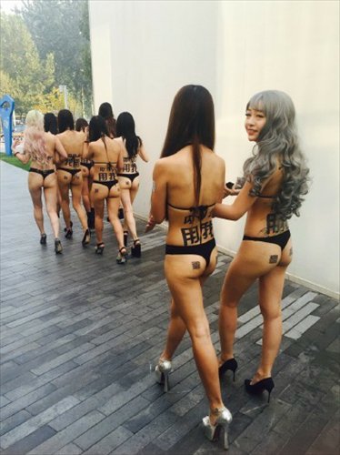 Bikini-clad models cause stir in Beijing PR stunt - Global Times