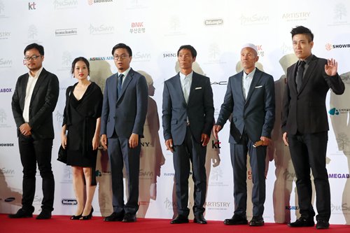 Wang Xuebo (right) and two actors from <em>The Knife in the Clear Water</em> attend the Busan International Film Festival on Saturday. Photo: IC