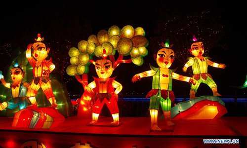 Festival lanterns lit up to greet upcoming Spring Festival in Henan ...