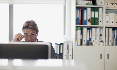 The complex plotlines and descriptive prose of Chinese romance novels pull the reader into the story, says foreign readers. Photo: IC