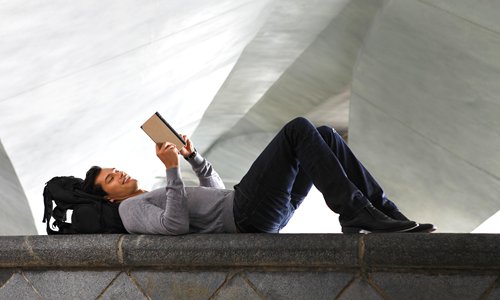 Many foreigners have fallen in love with Tang Dynasty poems. Photo: IC