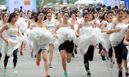 Brides-to-be take part in running contest in Bangkok - Global Times