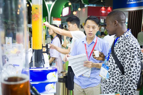 Carrying Chinese goods through airports still popular with African