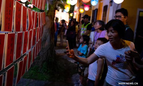Chinese celebrate Mid-Autumn Festival - Global Times
