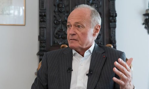 Former Hungarian PM warns of negative effects of US-China trade conflict