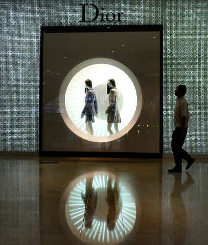 A consumer passes by a Dior store in Guangzhou, capital of South China’s Guangdong Province. File photo: CFP