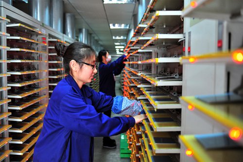 Two employees at a plant in Yichang, Central China’s Hubei Province, charge lithium-ion battery. Photo: IC