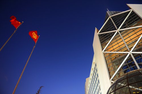 The Chinese national flag and a banner of Industrial and Commercial Bank of China (ICBC) logo are seen waving in front of ICBC’s headquarters in Beijing. Photo: VCG