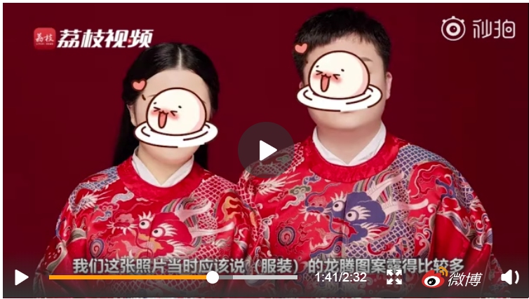 The registration photo taken by the couple wearing Hanfu.  Photo: Lizhi Video. 