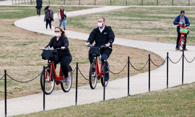 People tour the National Mall in Washington, D.C., the United States, on March 25, 2021. U.S. President Joe Biden announced on Thursday a new goal of administering 200 million COVID-19 vaccine doses to Americans in his first 100 days in office. Photo:Xinhua