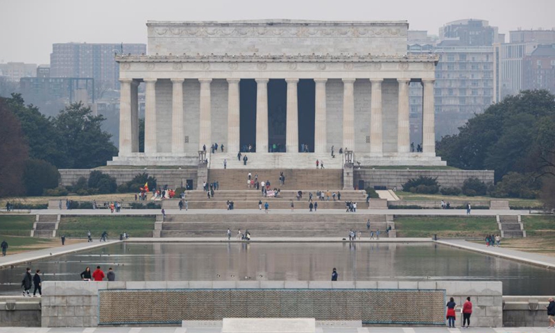 People visit the Lincoln Memorial in Washington, D.C., the United States, on March 25, 2021. U.S. President Joe Biden announced on Thursday a new goal of administering 200 million COVID-19 vaccine doses to Americans in his first 100 days in office.Photo:Xinhua