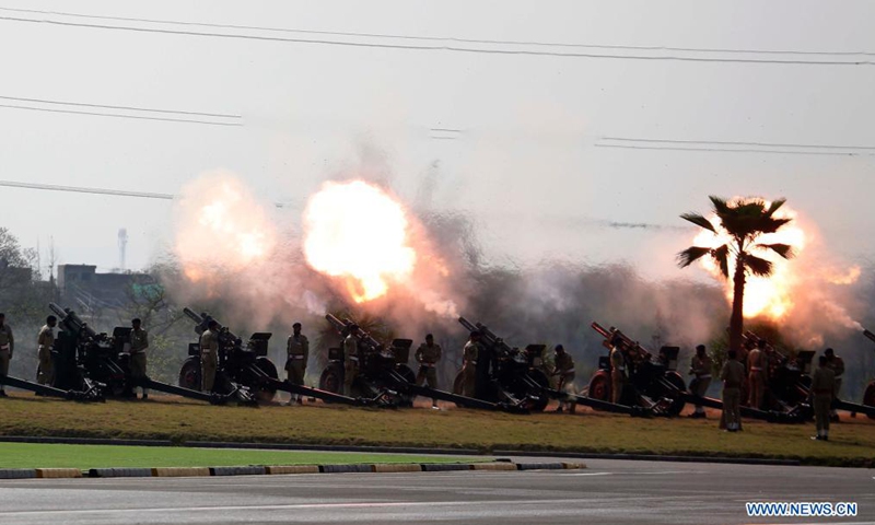 Pakistani soldiers fire cannon to start the Pakistan Day military parade in Islamabad, capital of Pakistan, March 25, 2021. Pakistan on Thursday held the Pakistan Day military parade in the capital Islamabad with full zeal and fervor.Photo:Xinhua