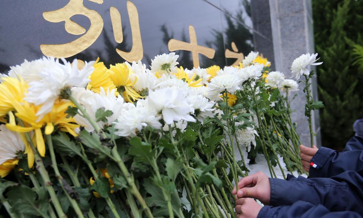 Primary school students pay tribute to martyrs at a cemetery in Huaying City, southwest China's Sichuan Province, April 1, 2021. The Tomb-sweeping Day, also known as Qingming Festival, which falls on April 4 this year, is a Chinese festival when people pay tribute to the dead and worship their ancestors by visiting tombs and making offerings. (Photo by Zhou Songlin/Xinhua)