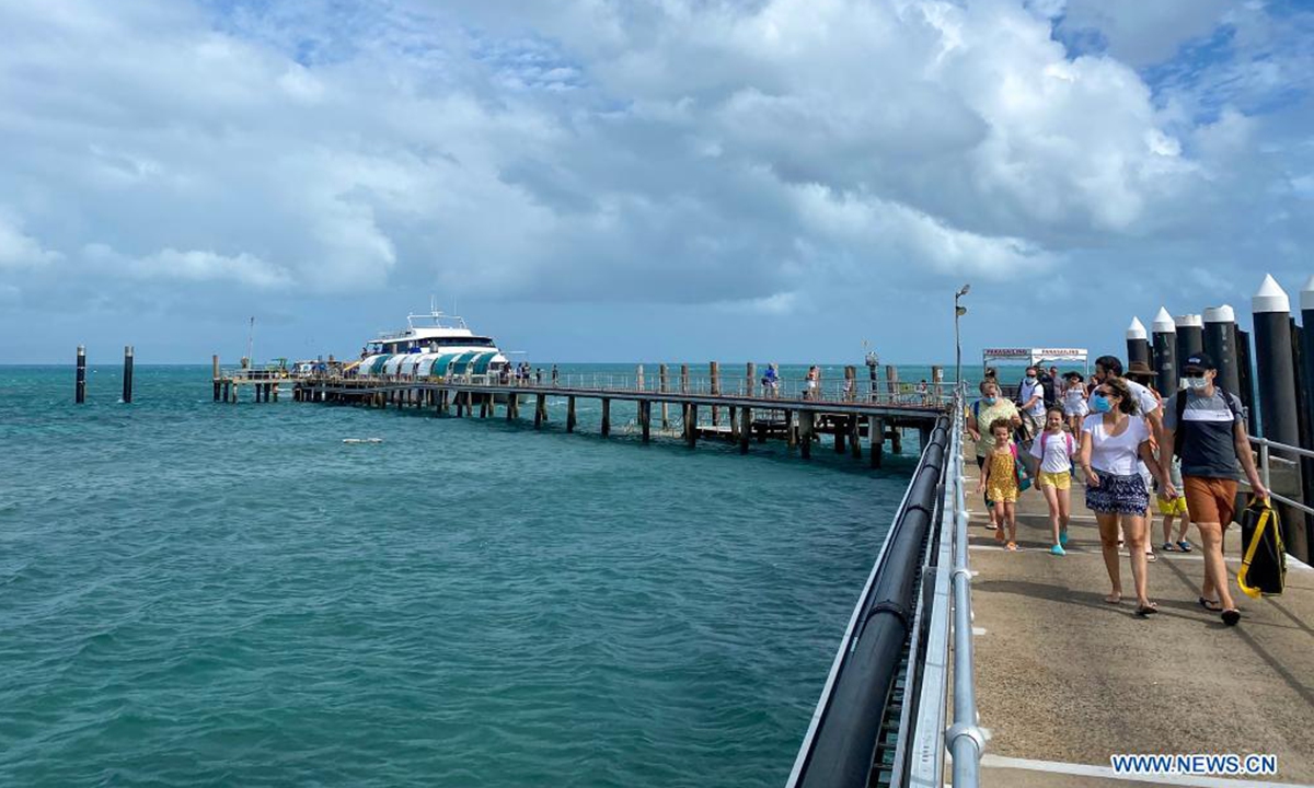 Tourists wearing masks visit offshore island near Cairns, Queensland, Australia, on April 2, 2021. There were some restrictions remaining in place across Queensland until April 15, including mandatory face masks in indoor venues except home. (Xinhua/Bai Xuefei)