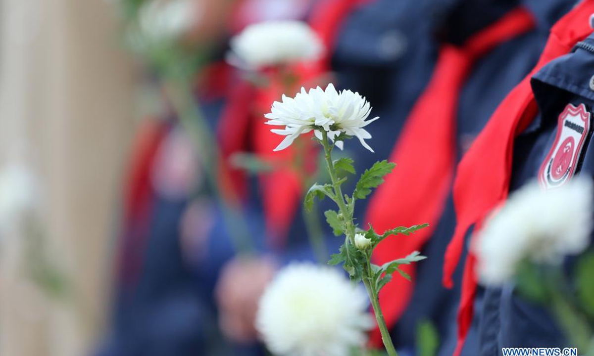 Primary school students pay tribute to martyrs at a cemetery in Huaying City, southwest China's Sichuan Province, April 1, 2021. The Tomb-sweeping Day, also known as Qingming Festival, which falls on April 4 this year, is a Chinese festival when people pay tribute to the dead and worship their ancestors by visiting tombs and making offerings. (Photo by Zhou Songlin/Xinhua)