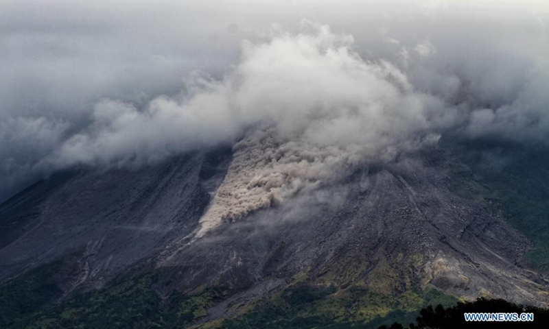Photo taken on April 3, 2021 shows white smoke spewing from Mount Merapi, viewed at Tunggularum in Sleman district, Yogyakarta, Indonesia. (Photo by Joni/Xinhua)