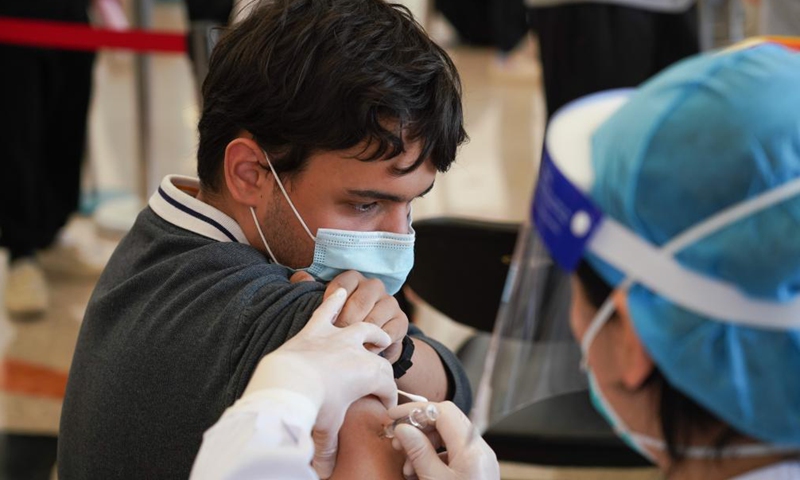 A health worker administers a dose of Sinovac COVID-19 vaccine to a foreign recipient at a vaccination site in Tsinghua University, Beijing, capital of China, April 3, 2021. Beijing has recently started COVID-19 vaccination for foreign nationals in the city. Foreign nationals aged 18 and above may, following the principle of voluntary participation, giving informed consent and assuming personal responsibility for risk, take the COVID-19 vaccine. (Xinhua)