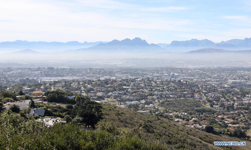 Photo taken on April 10, 2021 from Tygerberg Nature Reserve shows a view of Cape Town, legislative capital of South Africa. (Xinhua/Lyu Tianran)