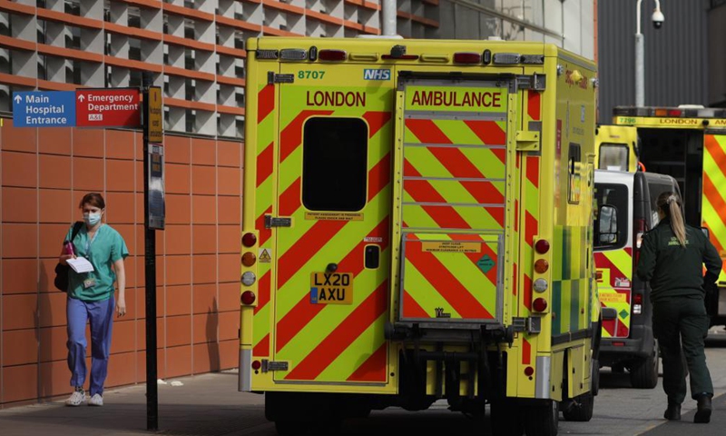 Medical staff walk past ambulances at the Royal London Hospital in London, Britain, on April 9, 2021. COVID-19 deaths in Europe surpassed the one million mark on Friday, reaching 1,001,313, according to the dashboard of the World Health Organization's Regional Office for Europe.Photo:Xinhua