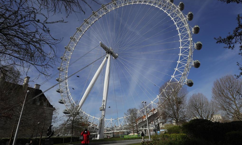 People walk past the London Eye in London, Britain, on April 9, 2021. COVID-19 deaths in Europe surpassed the one million mark on Friday, reaching 1,001,313, according to the dashboard of the World Health Organization's Regional Office for Europe. Photo:Xinhua