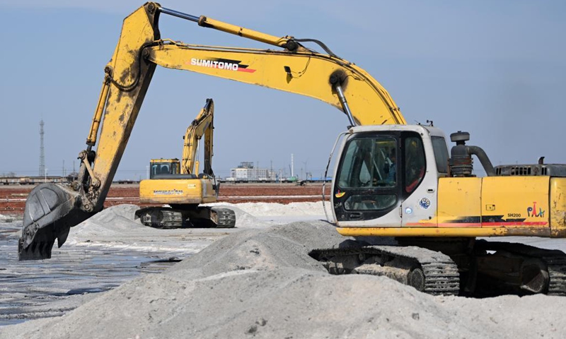 Large machines work in a salt pond in the Changlu Hangu salt field in north China's Tianjin Municipality, April 13, 2021. The spring harvest season started in the salt field recently and is expected to last till mid-May.(Photo: Xinhua)