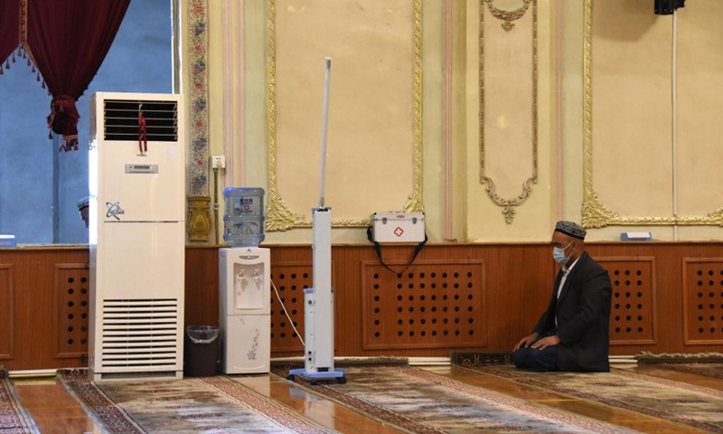 Air conditioner, water dispenser, ultraviolet disinfection lamp and medical emergency kit are provided inside the Ak Mosque in Urumqi, northwest China's Xinjiang Uygur Autonomous Region on April 13, 2021. Muslims in China's Xinjiang Uygur Autonomous Region began observing Ramadan on Tuesday under regular anti-COVID-19 measures.(Photo: Xinhua)