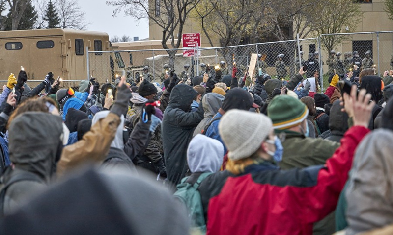 Protesters gather outside the Brooklyn Center Police Department in Brooklyn Center, Minnesota, the United States, April 13, 2021.(Photo: Xinhua)