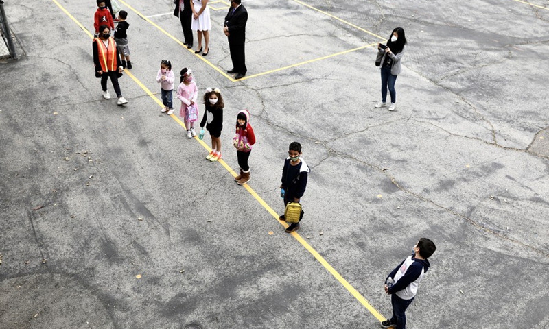 Students stand with a physical distance in a school in Los Angeles, California, the United States, on April 13, 2021.(Photo: Xinhua)
