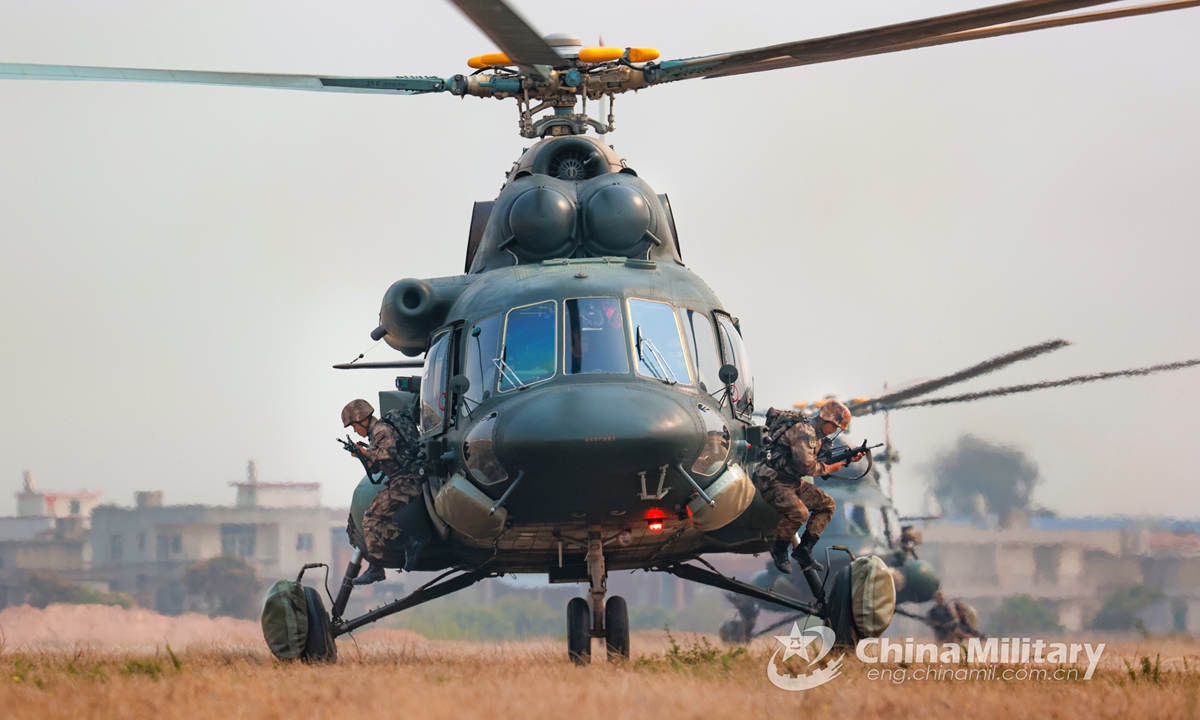 Soldiers assigned to a combined arms brigade under the PLA 73rd Group Army jumped off from both sides of the transport helicopters during day-and-night fast-roping training in early April, 2021.Photo:China Military