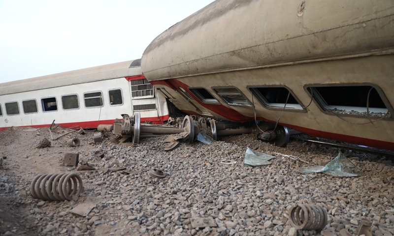 The photo taken on April 18, 2021 shows the scene of a train derailment in Toukh, Egypt.(Photo: Xinhua)