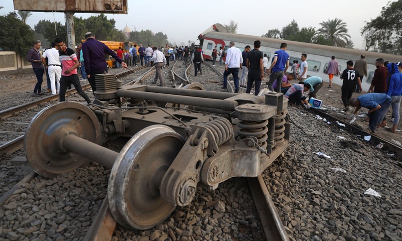 The photo shows the scene of a train derailment in the Delta city of Toukh, Egypt, on April 18, 2021.(Photo: Xinhua)