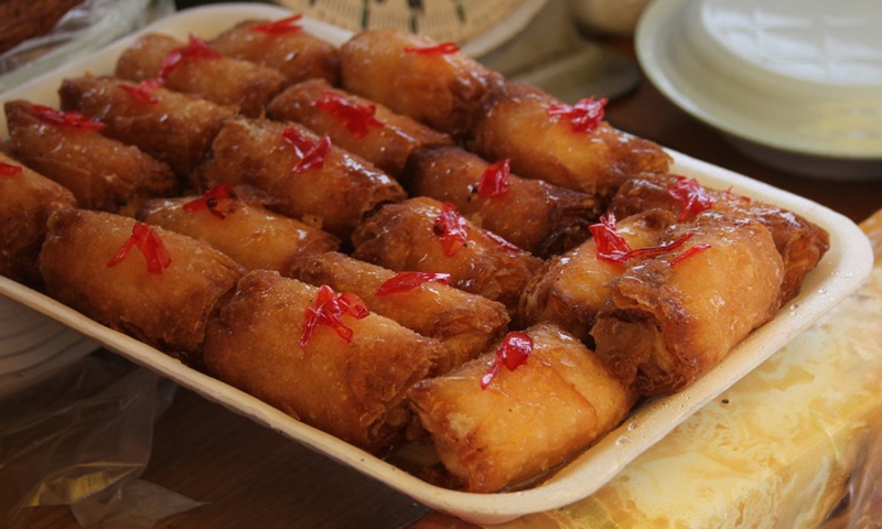 Traditional sweets are seen in a cart in a popular market in Tripoli, the second largest city of Lebanon, on April 19, 2021. (Photo: Xinhua)