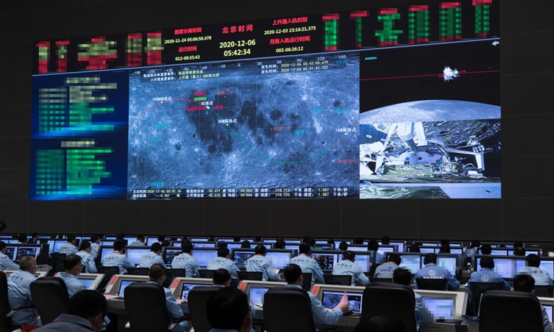 Technical personnel monitor the rendezvous and docking of the ascender of China's Chang'e-5 probe with the orbiter-returner combination at Beijing Aerospace Control Center in Beijing, capital of China, Dec. 6, 2020.(Photo: Xinhua)
