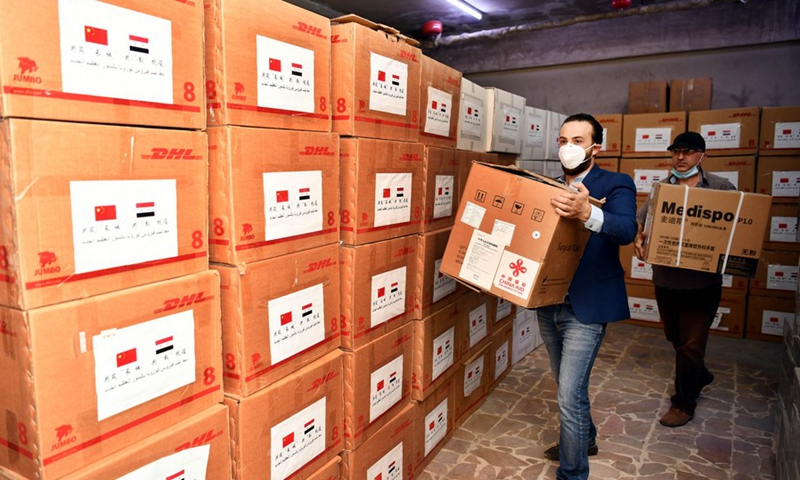 Workers carry boxes of medical equipment donated by China for fighting the COVID-19, in Damascus, Syria, on June 24, 2020.(Photo: Xinhua)