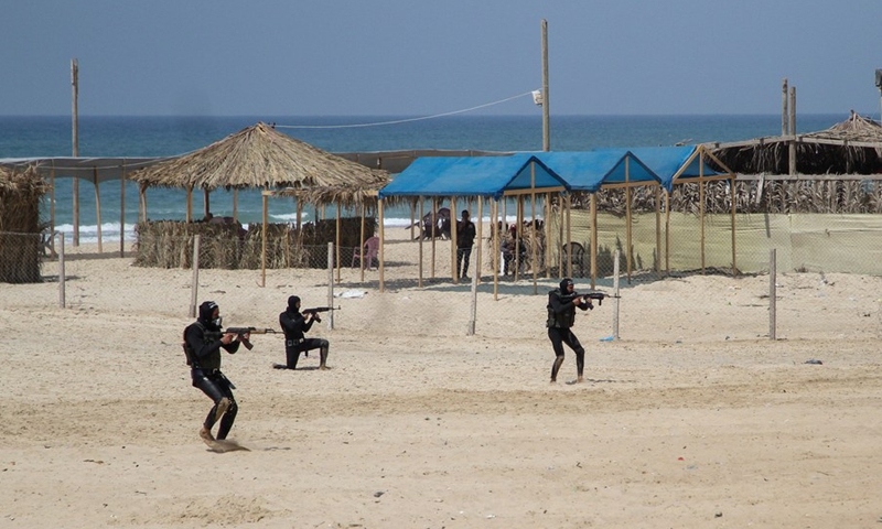 Palestinian militants of the Al-Mujahideen Brigades hold an anti-Israel military drill in Gaza City, on April 24, 2021.(Photo: Xinhua)